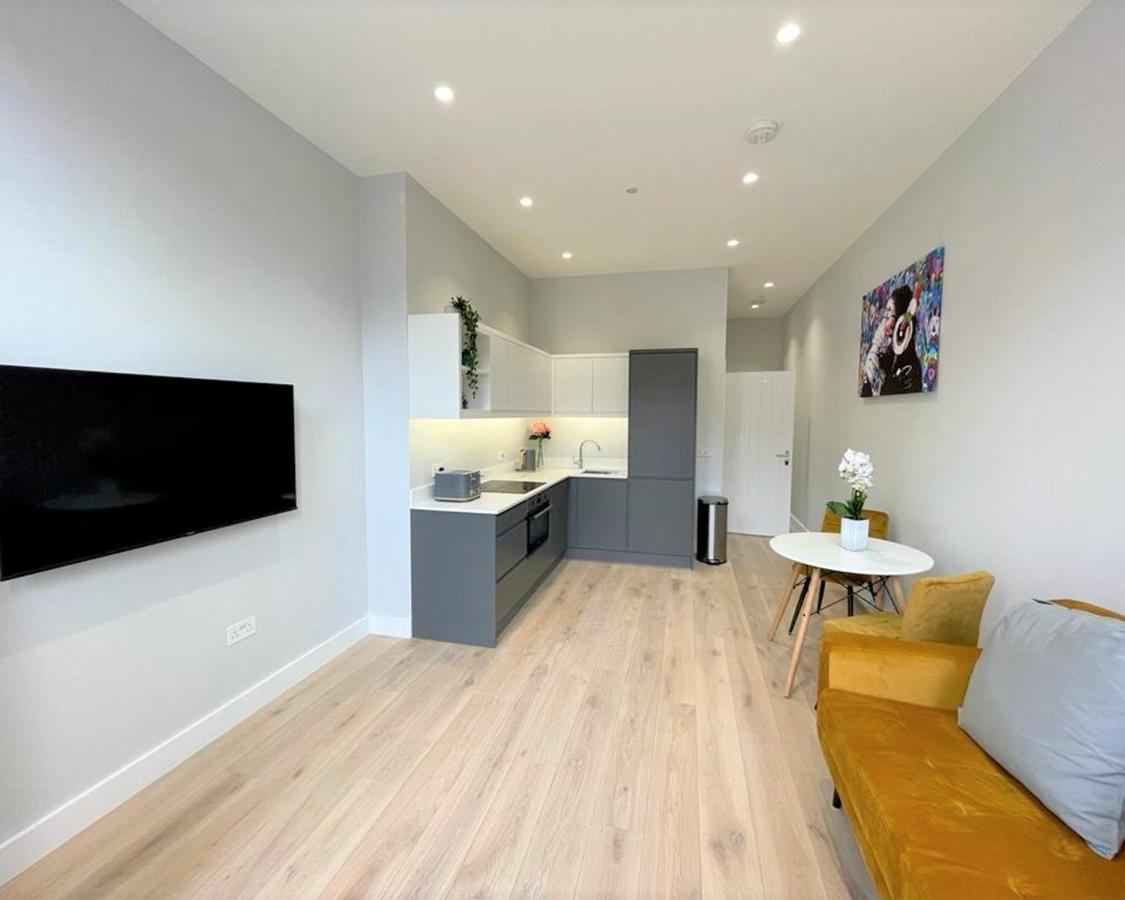 Chic, Newly Reno'd 1 Bed Open Plan, Nr The Meadows * EDI